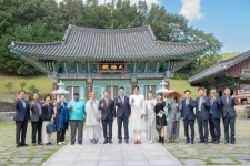 고성군, 국제교류발전협회와 우호 교류 협약식 및 인도 배우 가간 말릭 홍보대사 위촉 | 뉴스로