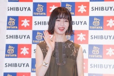 더쿠 - 오늘 이치카와 미오리 1st 사진집 「PRIVATE」 발매 기념 이벤트