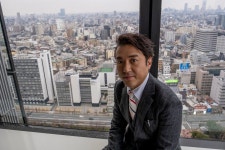 더쿠 - 무로 츠요시, 영화 「최고의 인생을 찾는 방법」 에서 아마미 유키의 비서 역으로 출연