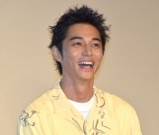 더쿠 - 영화 「컨피던스 맨 JP 프린세스 편」 대히트 사례 무대 인사... 마사미, 히가시데 마사히로, 코...