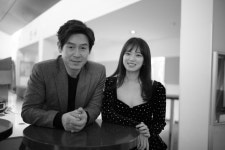더쿠 - 4월에 두 편의 영화가 개봉하는 두 명의 남녀배우