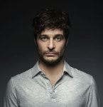 다니엘 래드클리프에 섹시함 뿌린 것처럼 생긴 이탈리아 중년 배우 - 스퀘어 카테고리