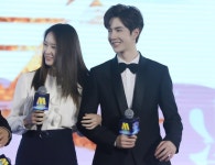 유니크 이보X크리스탈, 中 `상해국제영화제` 참석 | 한국경제TV 유니크 이보X크리스탈, 中 `상해국제영화제...