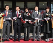 공식행사 처음 등장한 정유경 | 연합뉴스