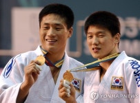 대구 유니버시아드 유도 2관왕 권영우.이원희 | 연합뉴스