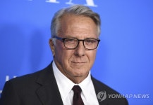 "원로배우 더스틴 호프만, 32년전 17세 인턴 성희롱" | 연합뉴스