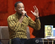 회고록 관련 발언하는 미 할리우드 배우 윌 스미스 | 연합뉴스