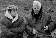 장 가뱅과 함께 영화 촬영하는 장 폴 벨몽도 | 연합뉴스