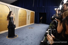 데미 무어, 美배우조합 여우주연상…샬라메는 남우주연상 | 연합뉴스