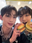 ハンバーガーの握りはストレート(フォーシーム) - 콘도 슌타 Lienel 커뮤니티 포스트 - 明日は大阪でリリイベ...