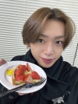Lienel 커뮤니티 포스트 - はがしゅー誕生日おめでとう🎂 みんなでタルト食べたよ🥧 - 콘도 슌타 Lienel...