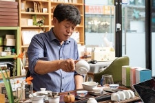 연봉 1억 대신 귀촌, 고향에 차(茶) 공방 낸 전직 은행원