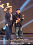 김문옥 감독 2021 월드스타연예대상 영화감독 공로상 수상