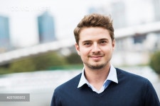 Germany, Hesse, Frankfurt, portrait of smiling young man - 당...